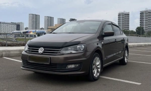 VOLKSWAGEN Polo